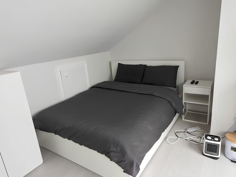 Private Rooms in a Peaceful Neighborhood 4