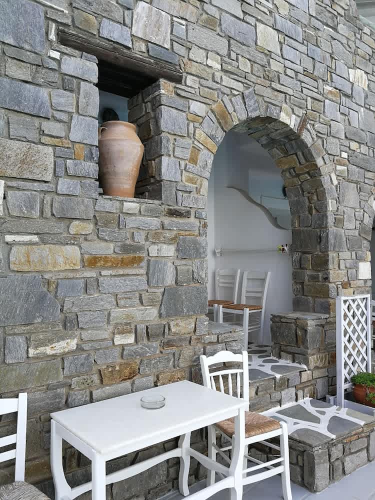 Zefi Hotel & Suites 4