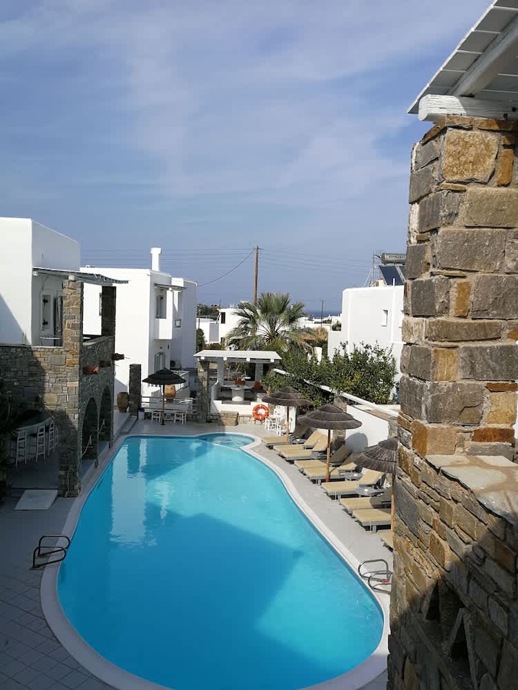 Zefi Hotel & Suites 5