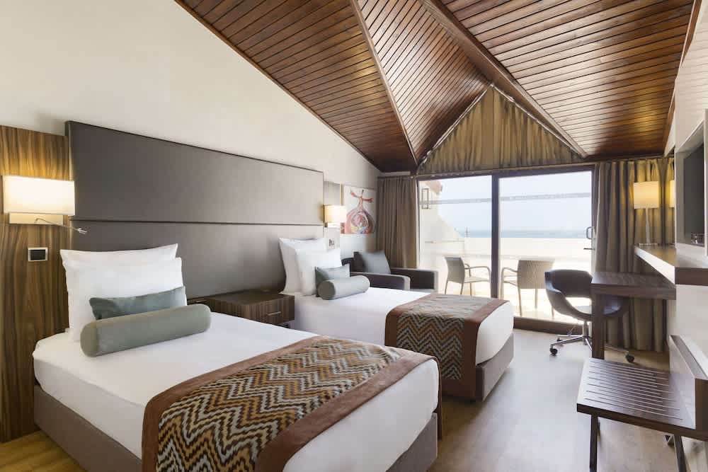 Ramada Resort by Wyndham Akbuk 4