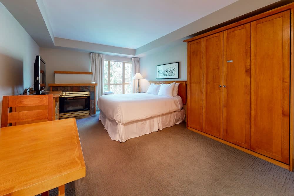Whistler Peak Lodge 4