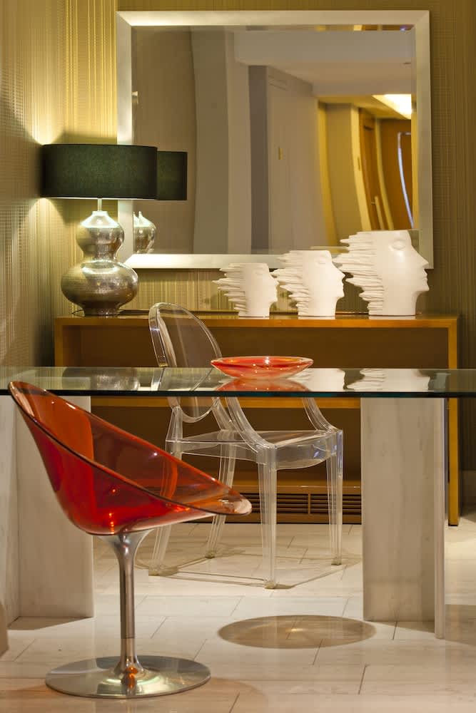 Central Hotel 2