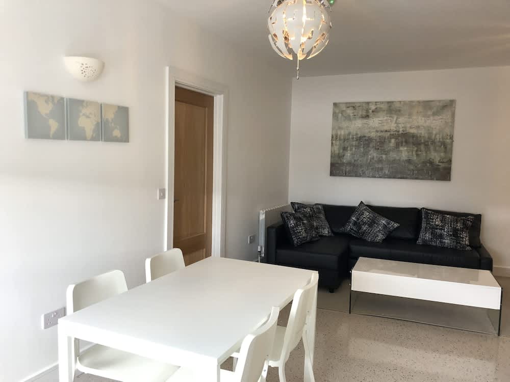 The Eyre Square Townhouse 5