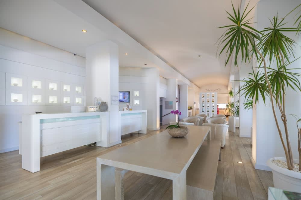 The Beachfront Hotel Adult Only 16 Plus 4