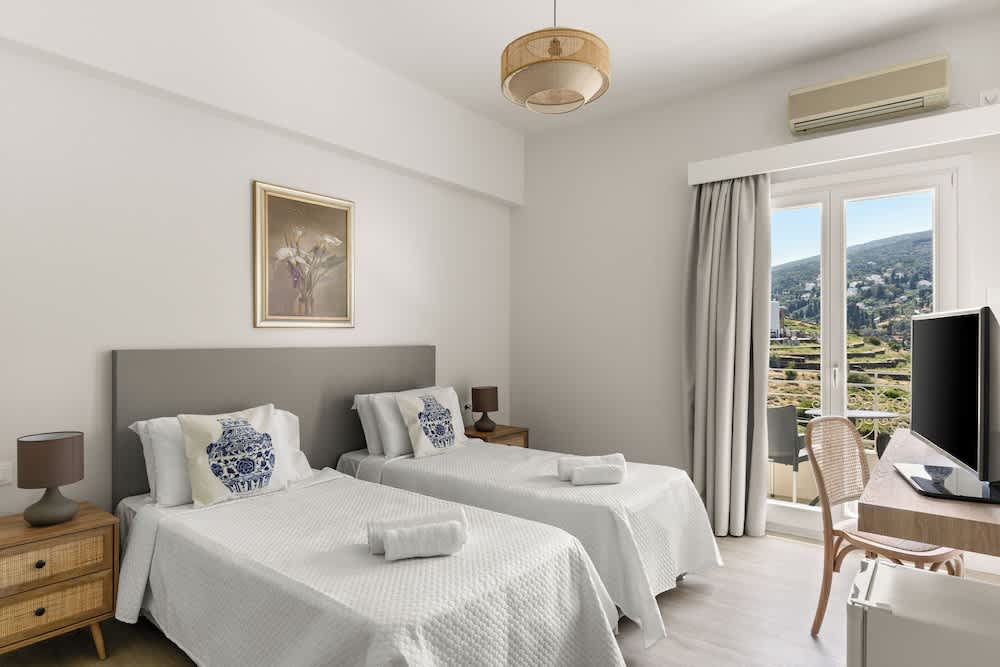 Paradise Art Hotel by Mr and Mrs White 5