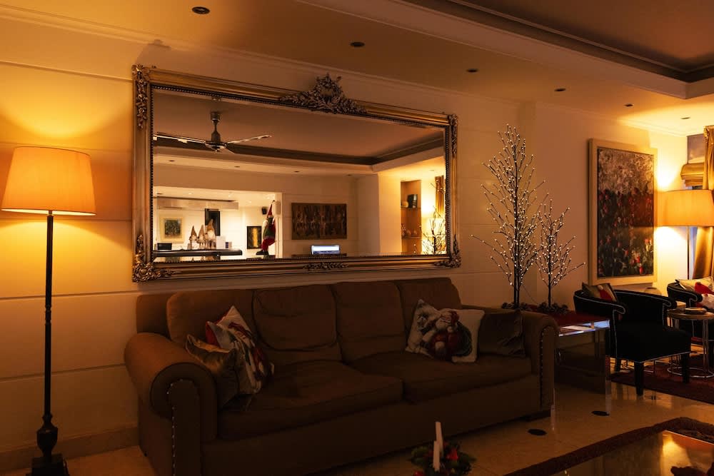 Best Western Plus Embassy Hotel 5