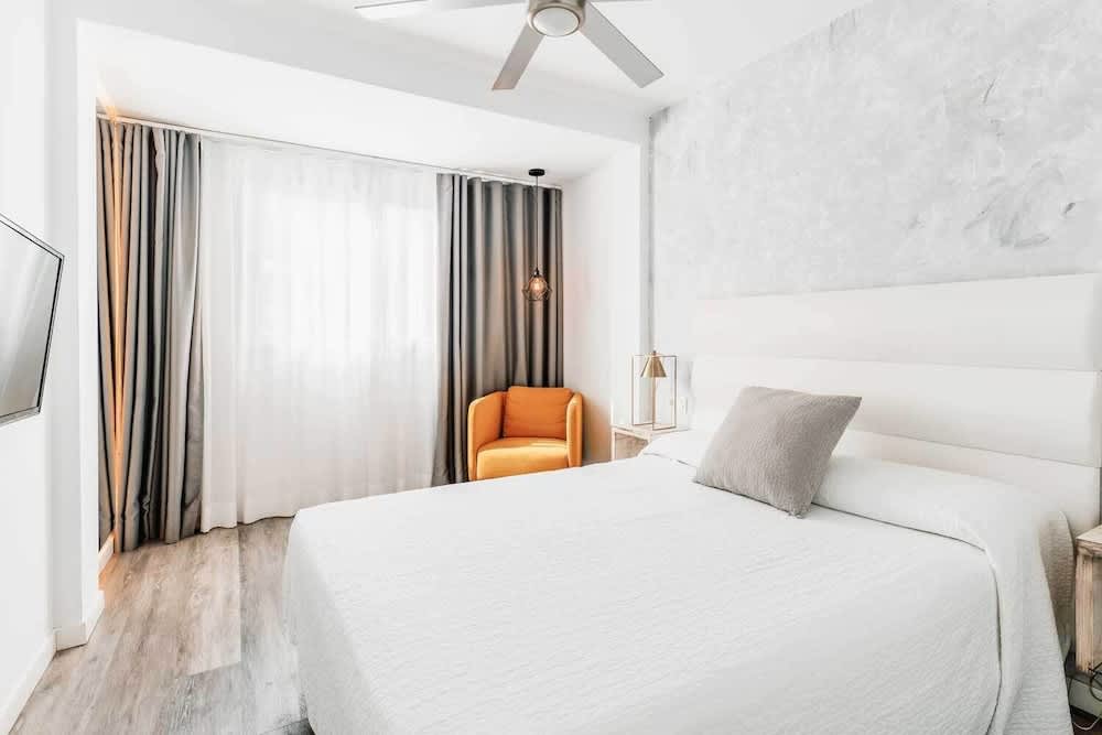 Bristol Sunset Beach - Holiday Apartments 5