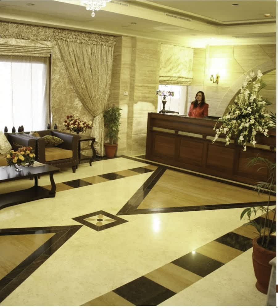 Marvel Hotel 4