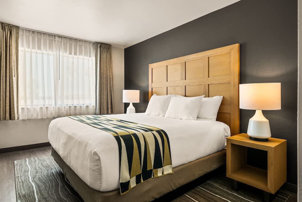 Oxford Suites Redding 5