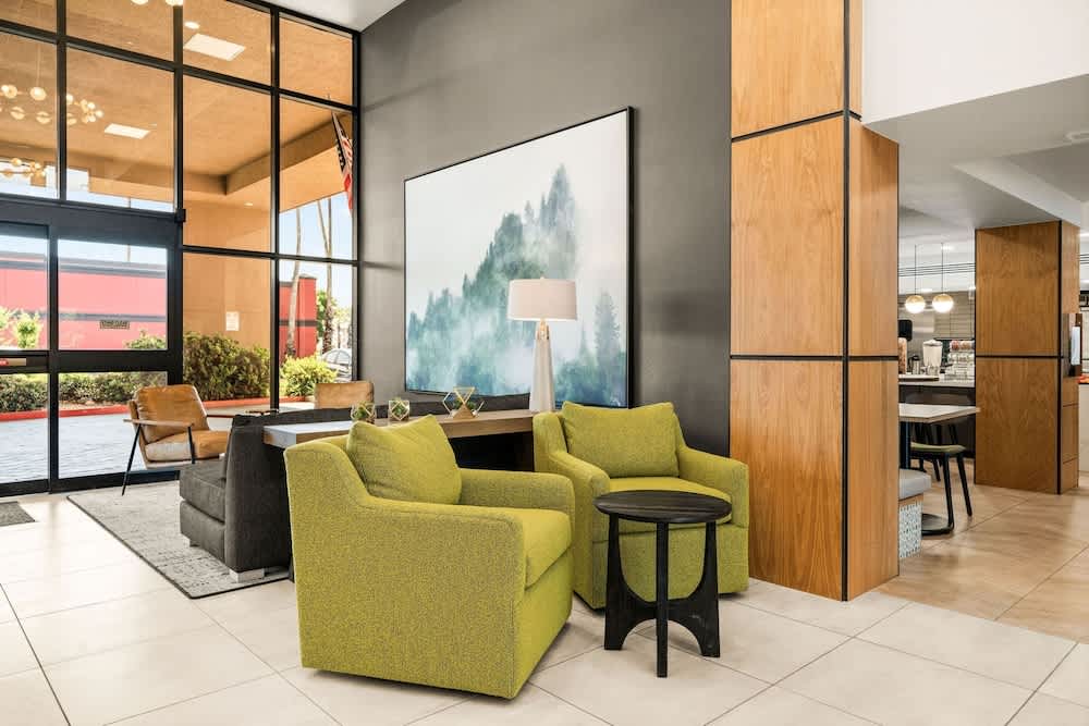 Oxford Suites Redding 4