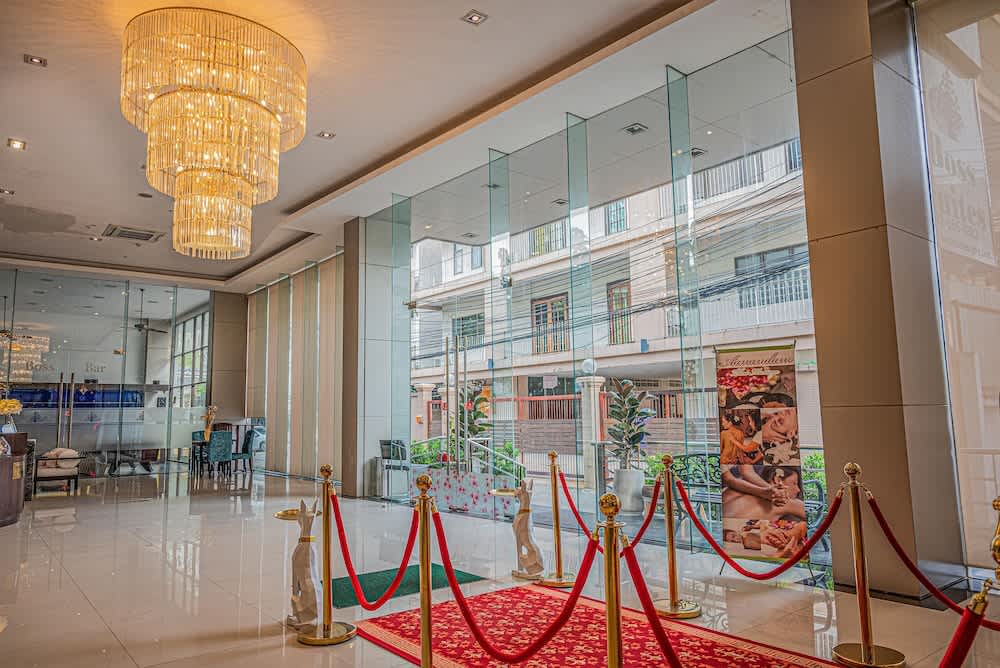 Boss Suites Nana Hotel 2