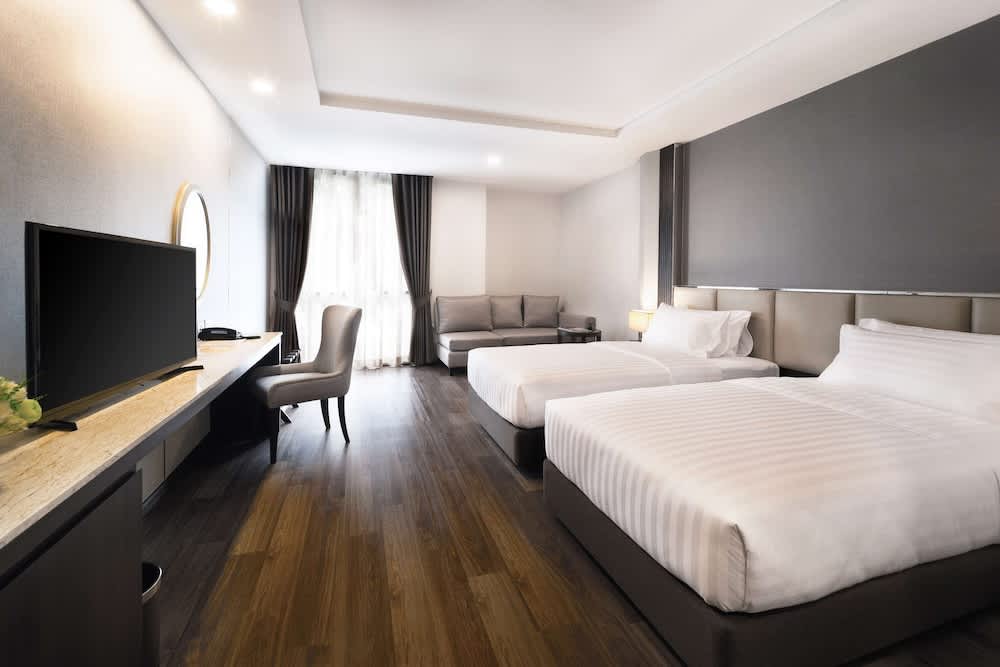 SureStay Plus Hotel by Best Western Sukhumvit 2 5