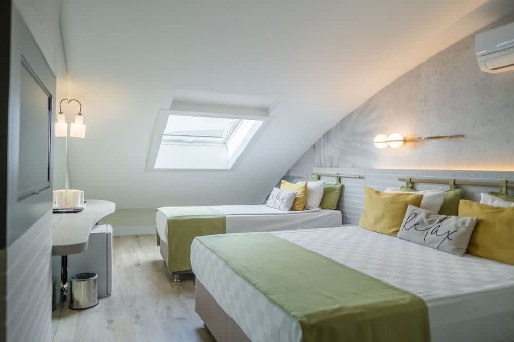 Side Square Hotel Adults Only 4