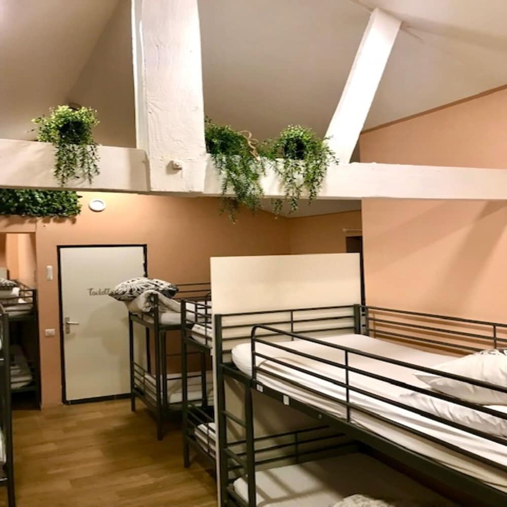 TRENDY Hostel 5