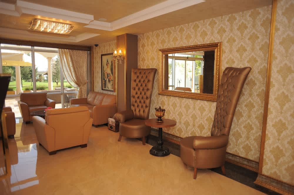 Golden Lake Hotel 4