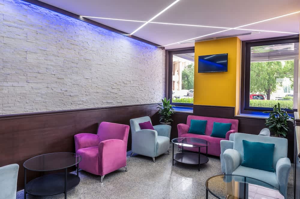 Oasis Hotel 4