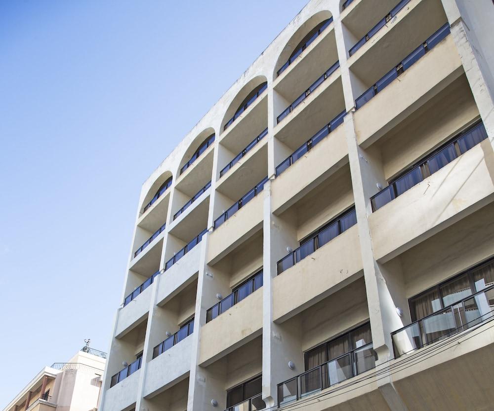 Burlington Apartments 5