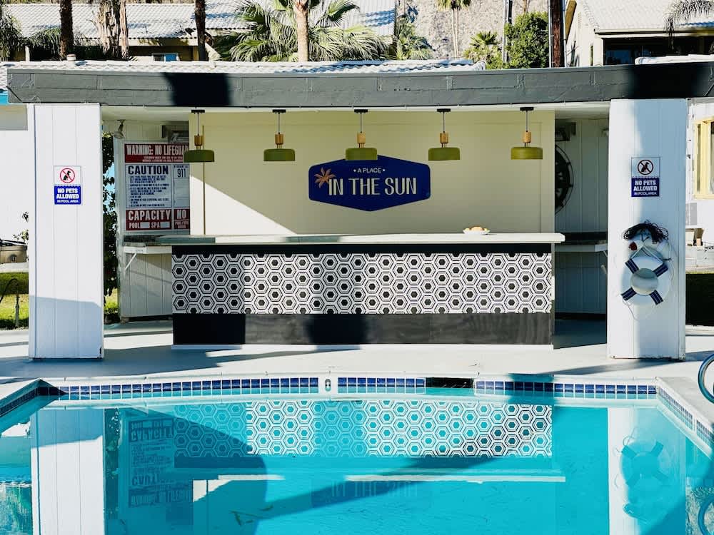 A PLACE IN THE SUN Hotel - ADULTS ONLY Big Units, 24h Heated Pool & Spa in 1 Acre Park Prime Location, DOG Friendly, TOP Midcentury Modern Boutique Hotel 3