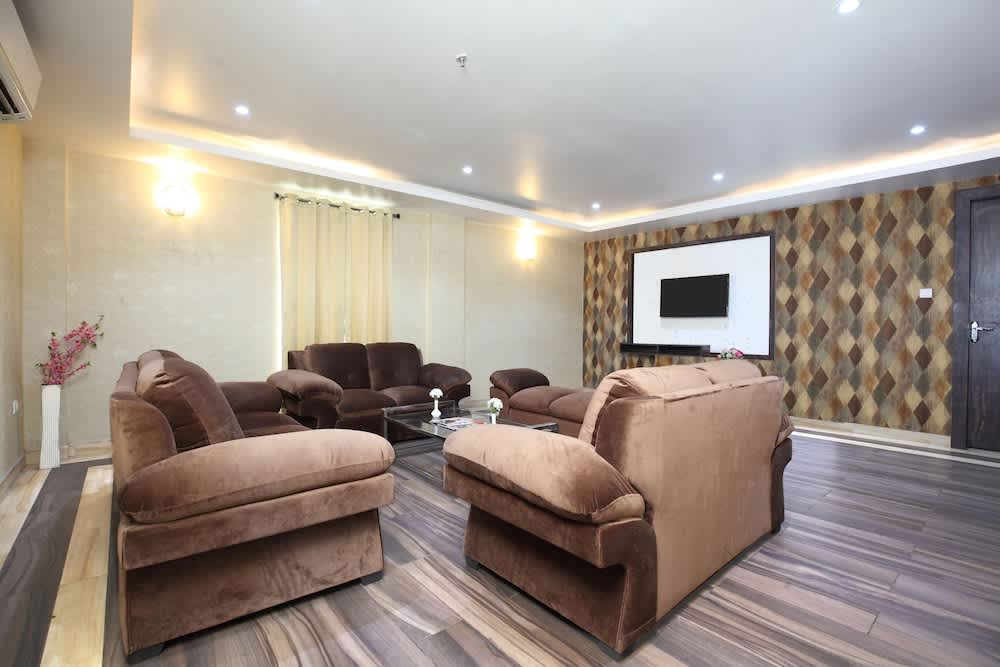Pinnacle by Click Hotels, Lucknow 5