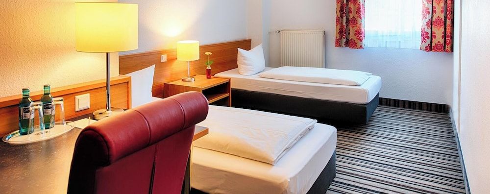 Paris - Stuttgart - ACHAT Hotel Stuttgart Zuffenhausen - Stuttgart