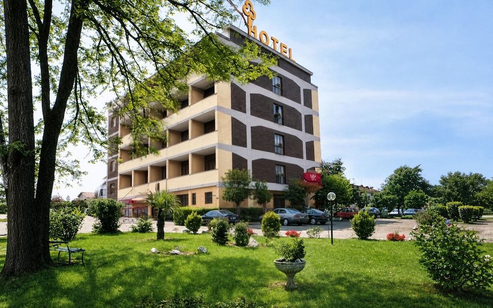 Paris - Trezzano sul Naviglio - Hotel Europa Milano - Trezzano sul Naviglio