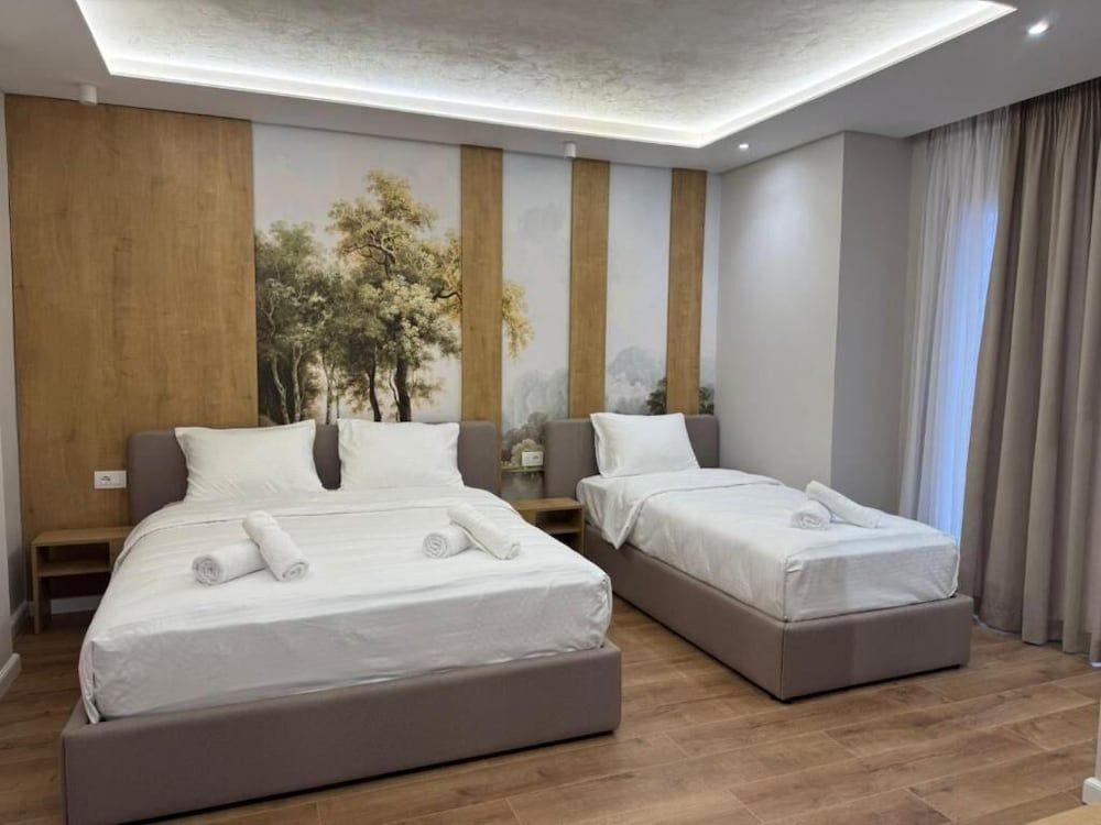 Paris - Durrës - Zena Hotel - Durrës