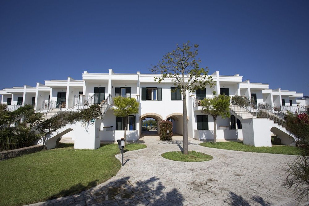 Lyon - Porto Cesareo - Hotel Resort Portoselvaggio - Porto Cesareo