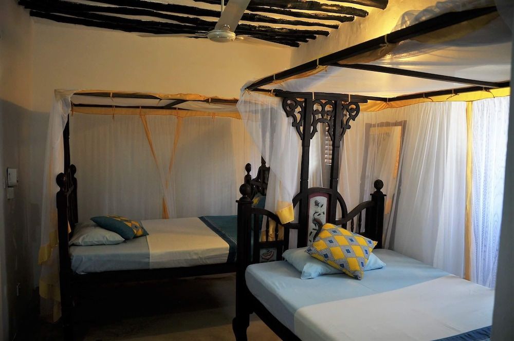 Paris - Zanzibar Town - Kiponda B&B - Zanzibar Town