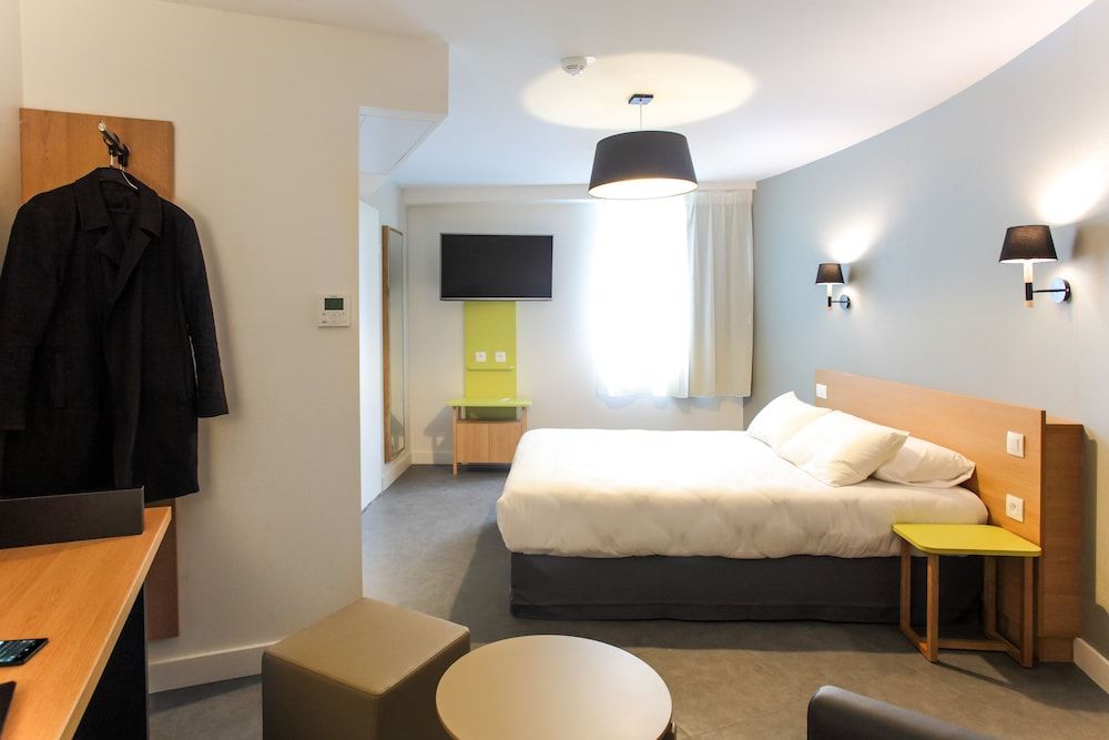 Nice - Paris - Hotel Reseda - Paris