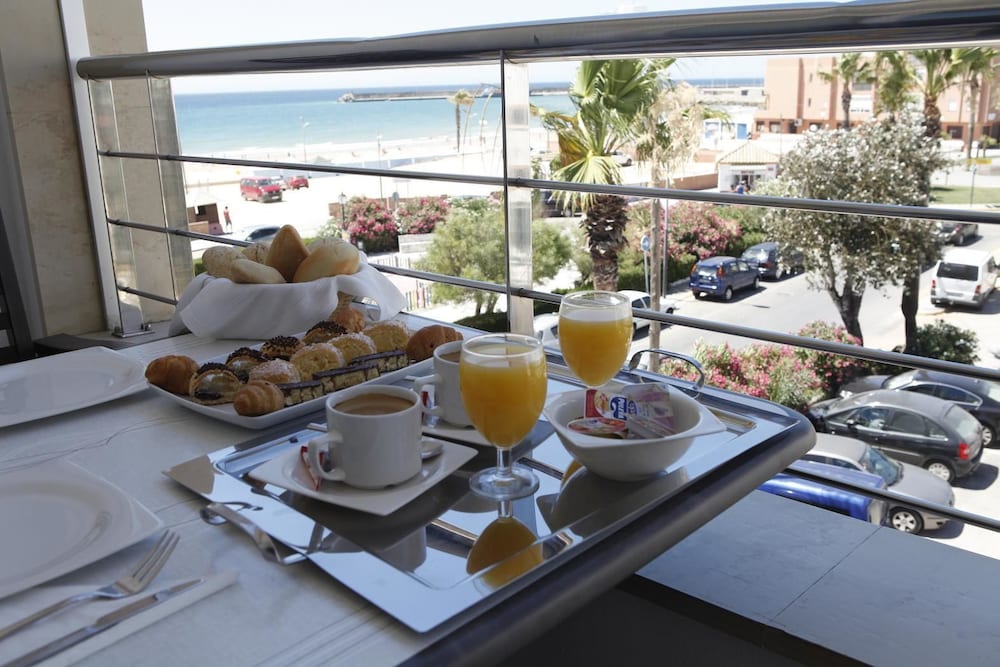 Lyon - Zahara de los Atunes - Hotel Adiafa - Zahara de los Atunes