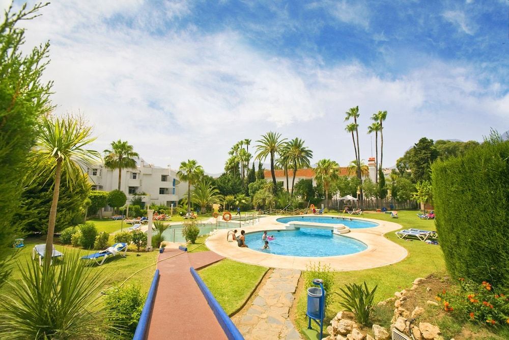 Paris - Marbella - LUXURY 2-bed apartment with big terrace in aparthotel with outdoor pools in CALAHONDA - Marbella