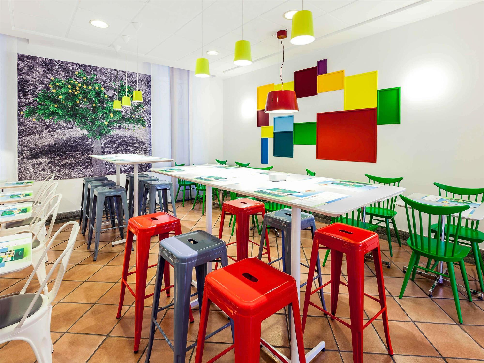 Ibis Styles Napoli Garibaldi 2