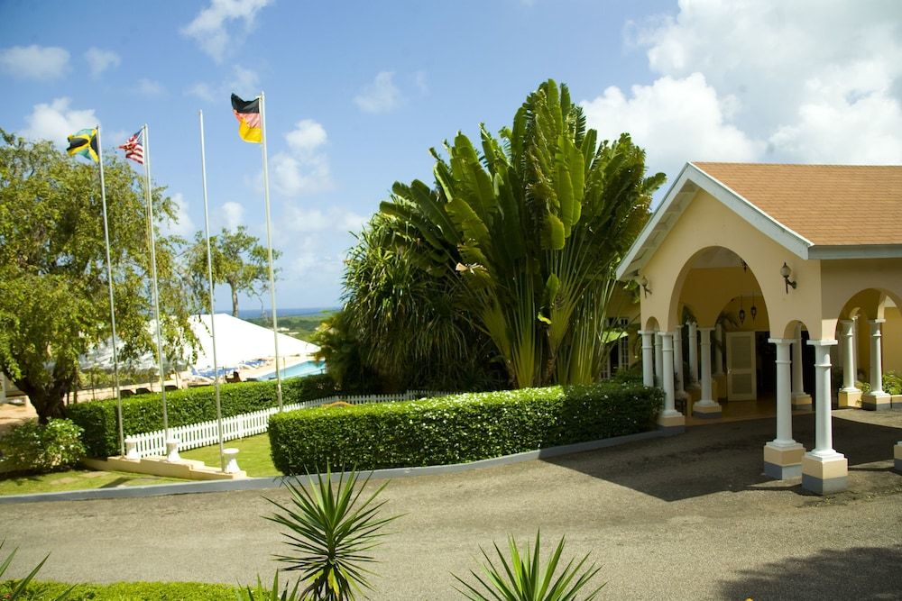 Paris - Runaway Bay - The Cardiff Hotel & Spa - Runaway Bay