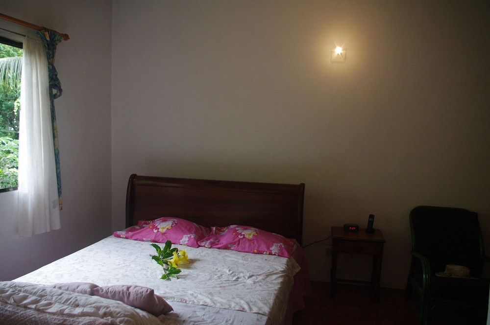 Marseille - Mahe - Papaya Guesthouse - Mahe