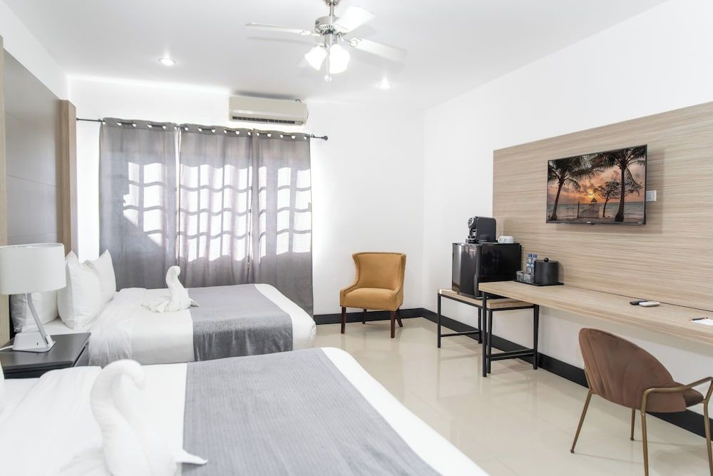 Paris - Belize City - Pickwick Park View Hotel - Belize City