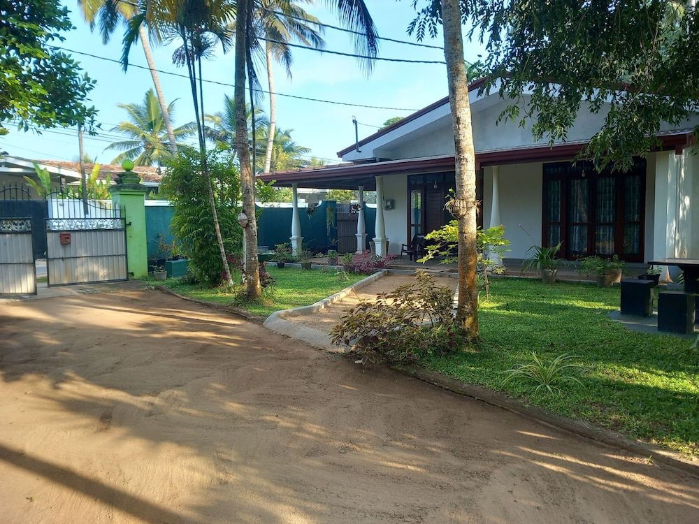 Paris - Bentota - Shenya Villa - Bentota