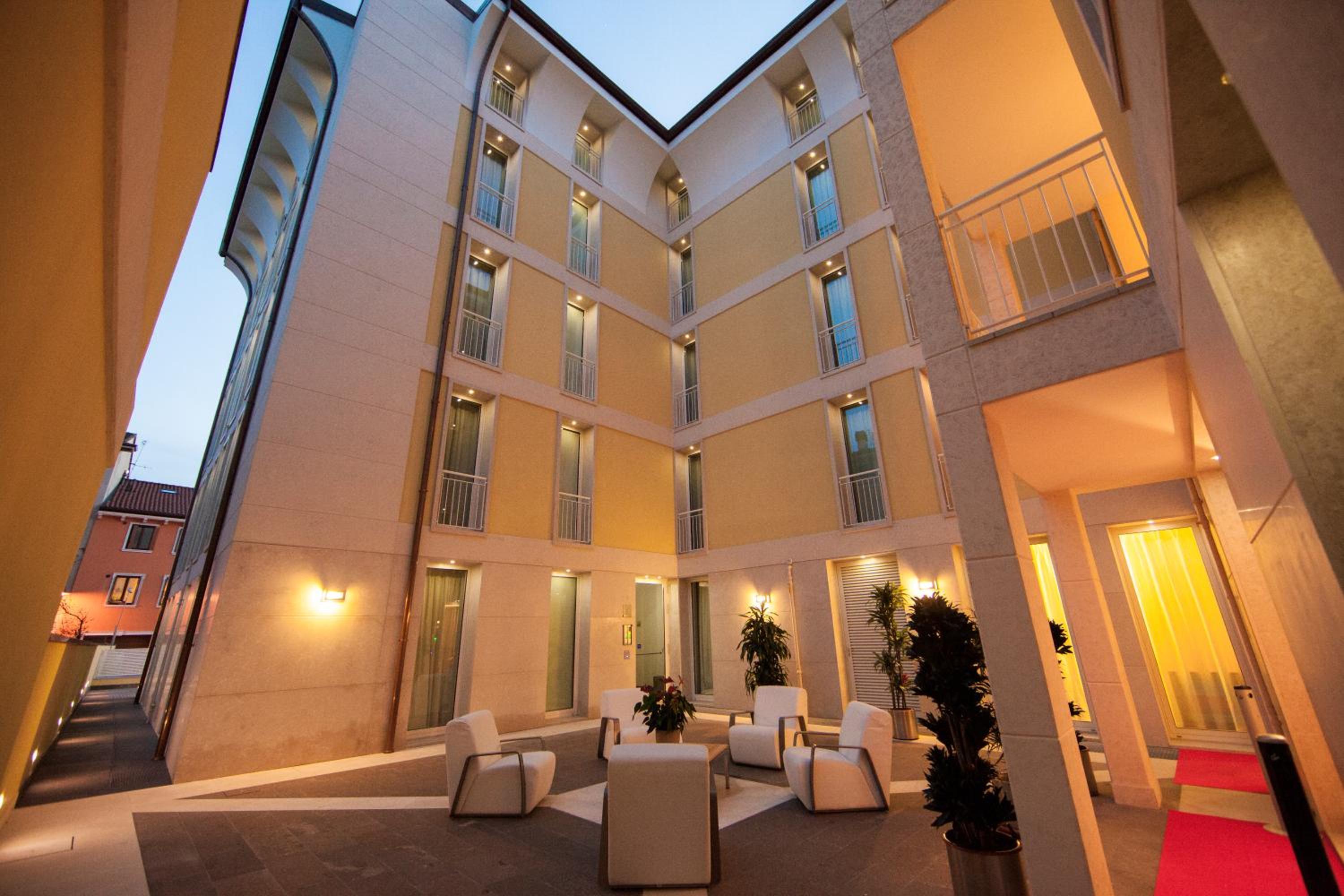Paris - Castelnuovo del Garda - Residenza Agnello D'Oro - Castelnuovo del Garda