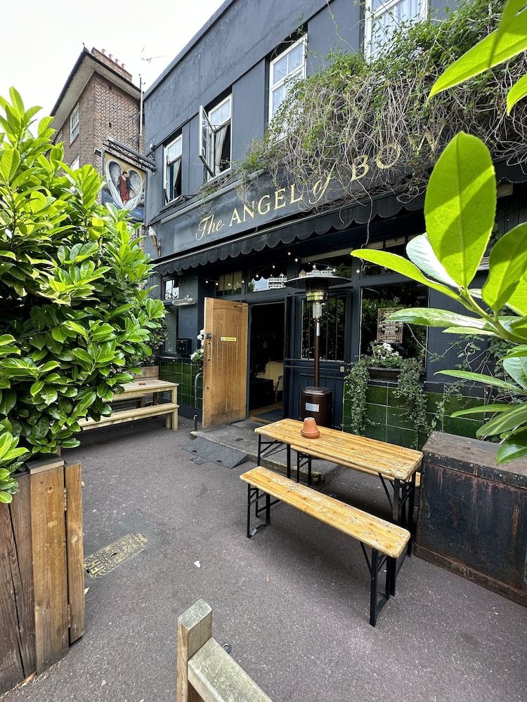 Paris - Londres - The Angel of Bow - Londres
