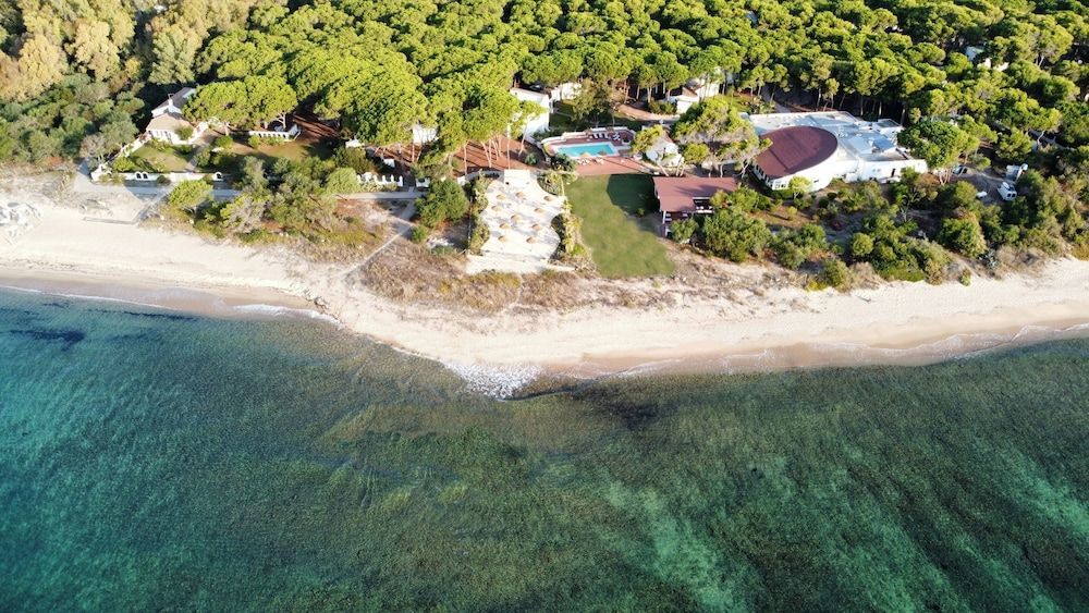 Lyon - Pula, Sardaigne - Hotel Mare Pineta - Pula, Sardaigne