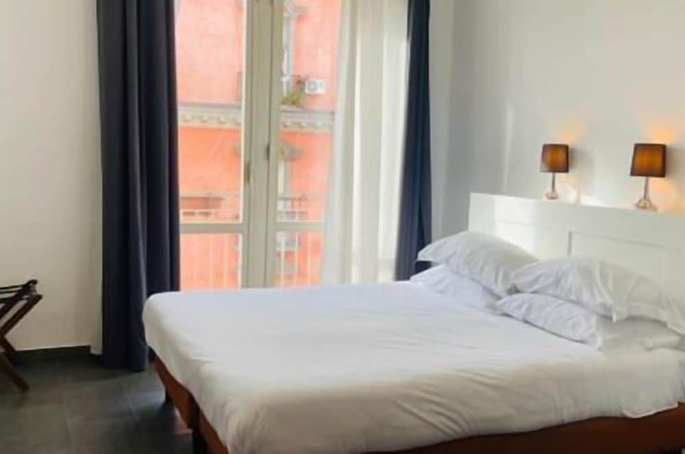 Bâle Mulhouse - Naples - Jazz Hotel - Naples