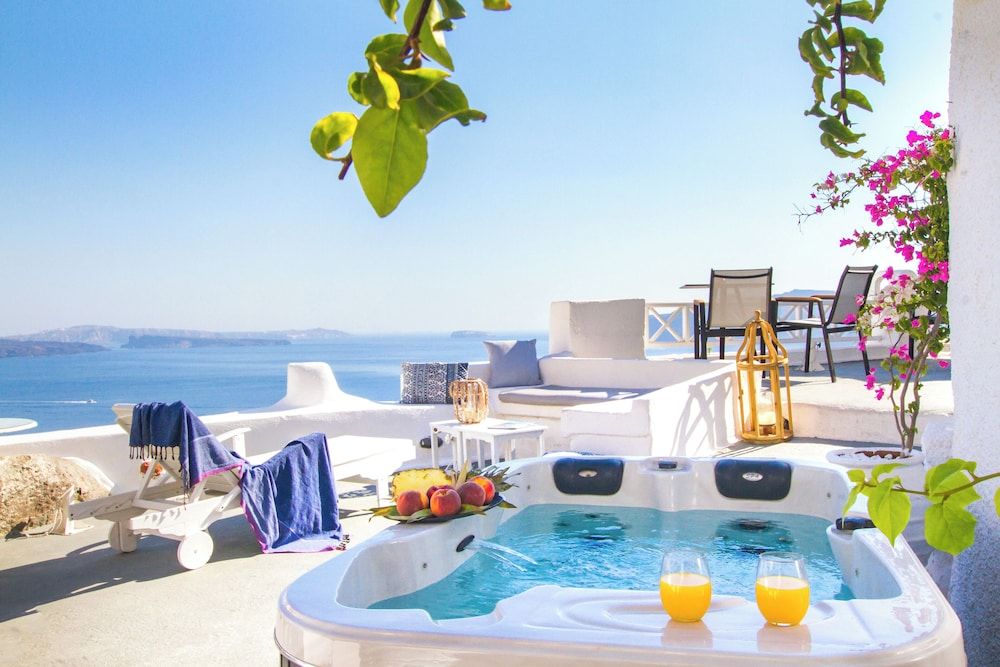 Lyon - Santorin, Îles Grecques - Alexander's Suites - Santorin, Îles Grecques