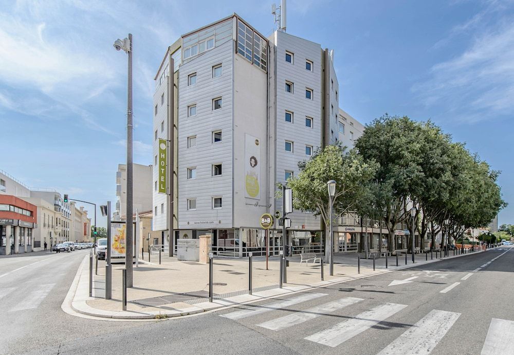 Paris - Nimes - B&B HOTEL Nîmes Centre Arènes - Nimes
