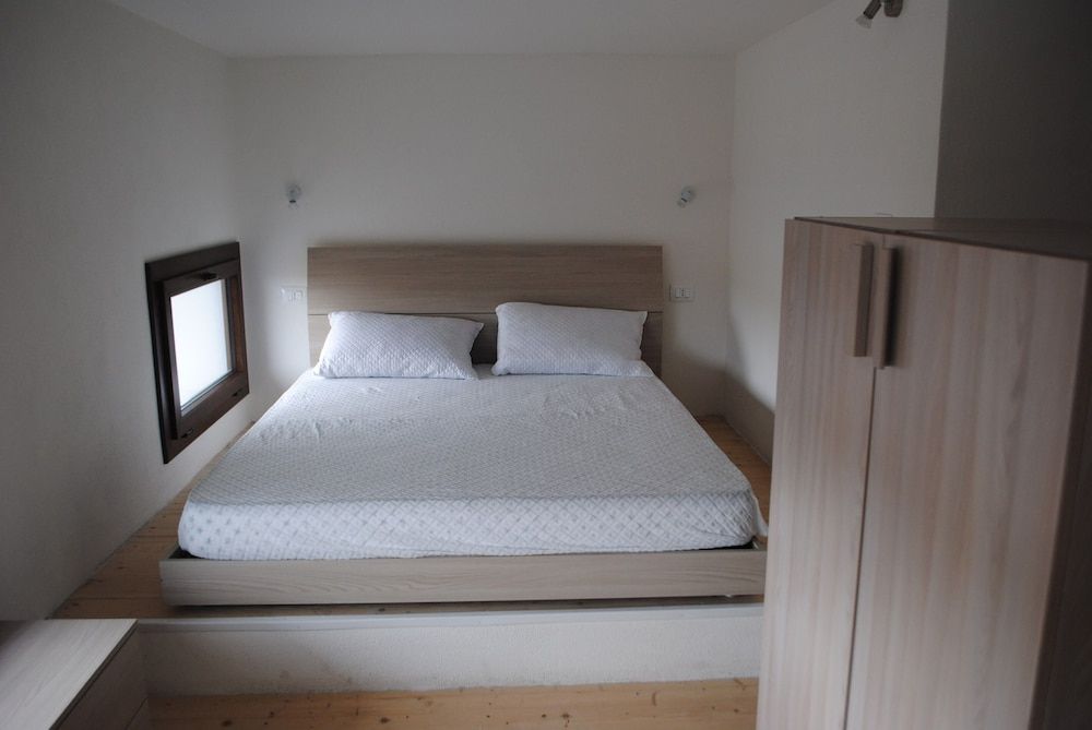 Lyon - Elmas - Luxar room - Elmas