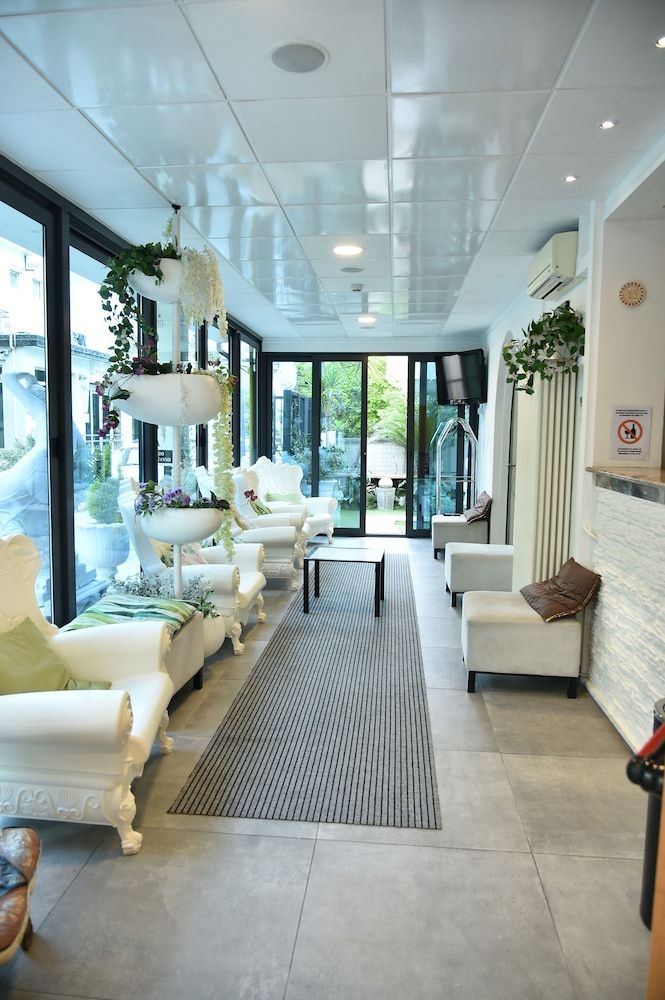 Paris - Riviera Romagnole, Italie - Hotel Okinawa - Riviera Romagnole, Italie