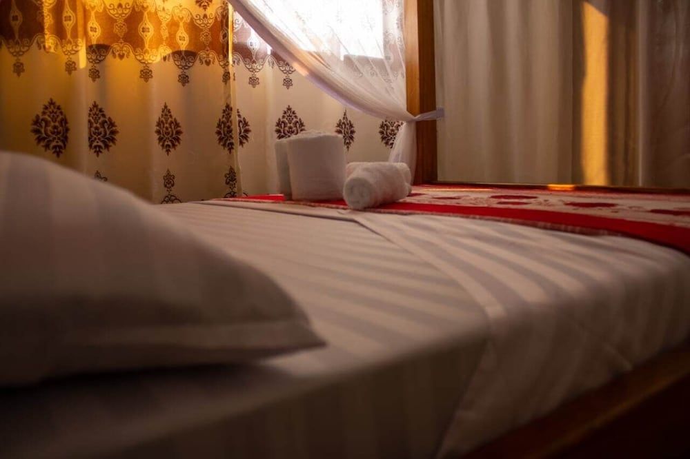 Paris - Diani Beach - Pebbles Guest house Ukunda - Diani Beach