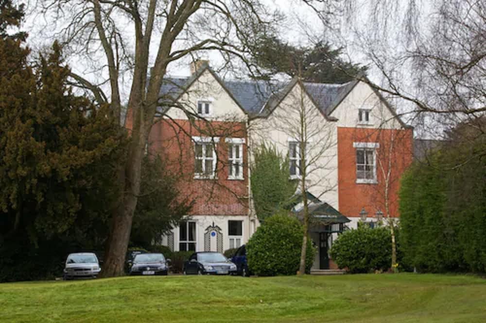 Toulouse - Croydon - Coulsdon Manor Hotel and Golf Club - Croydon