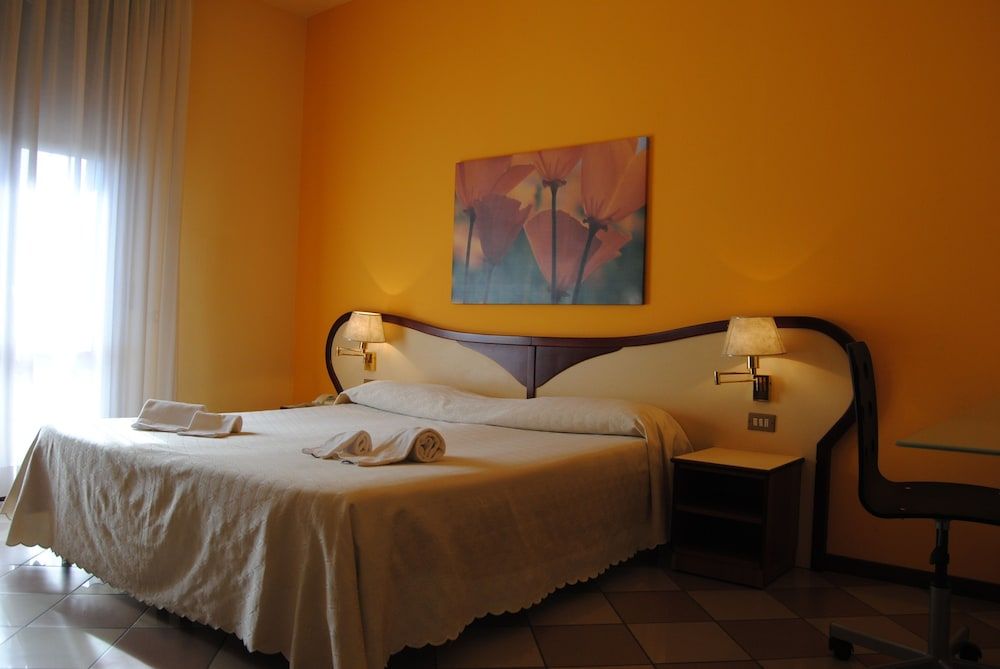 Paris - Maranello - Hotel La Fenice - Maranello