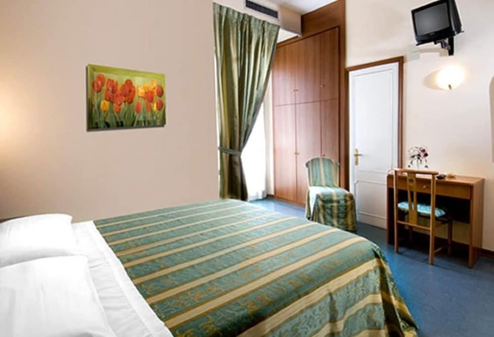Paris - Rimini - Hotel Acerboli - Rimini