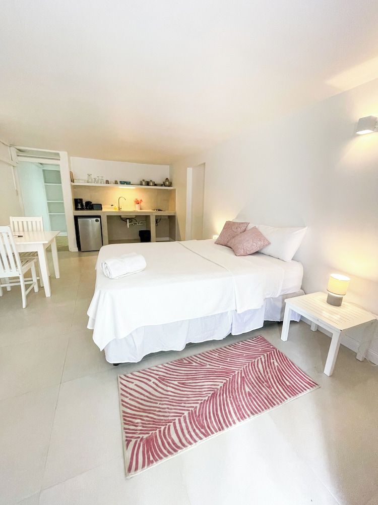 Paris - Barbados-Christchurch - Ocean Spray Apartments - Barbados-Christchurch