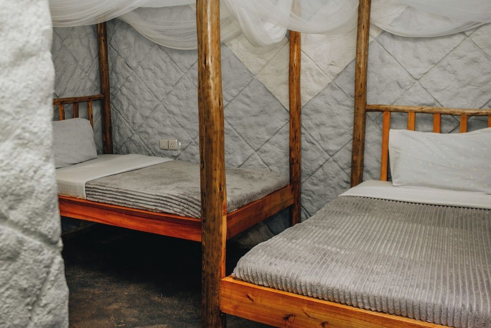 Lyon - Lake Manyara National Park - Ngedere Lodge and camp - Lake Manyara National Park